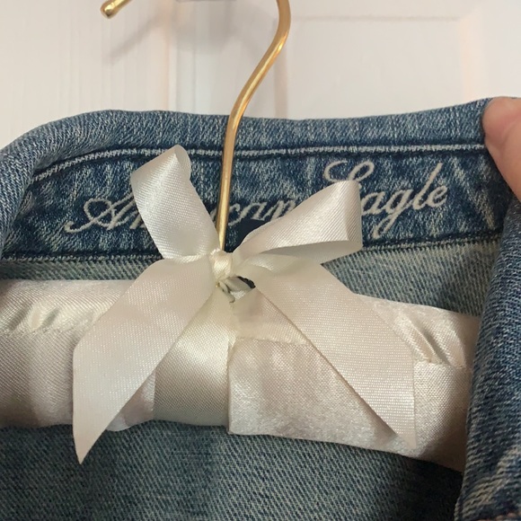 American Eagle Cropped Jean Jacket - Picture 3 of 6